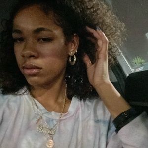 Meet your Posher, Rayven